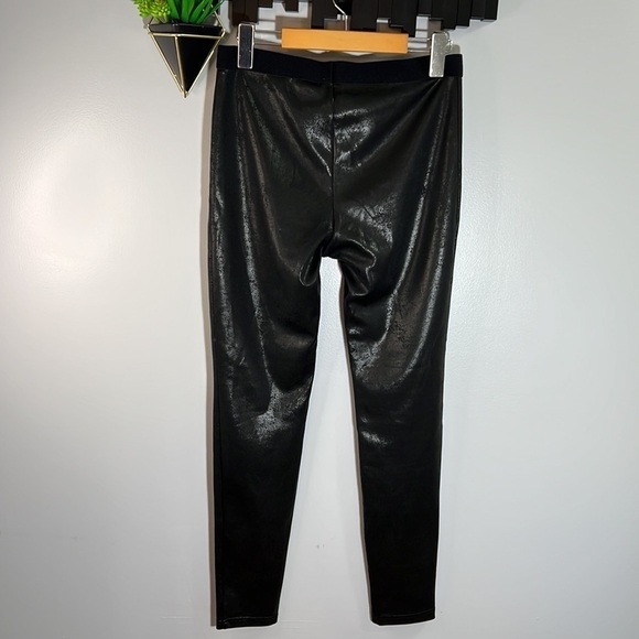 HUE distressed leatherette leggings, black size medium EUC - Picture 6 of 9